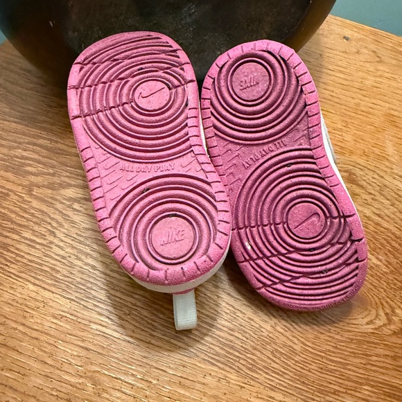 Nike Kids Sneakers in Pink and White court borough - Picture 2 of 5